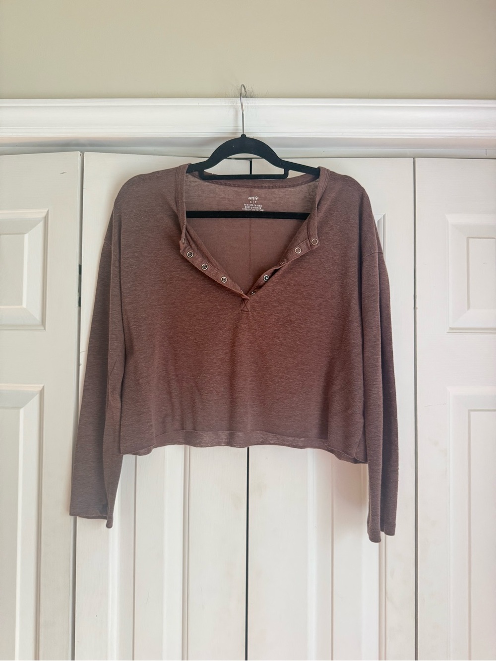 Aerie Women’s Long Sleeve Cropped V Neck Lightweight Brown Snap Shirt Size Small